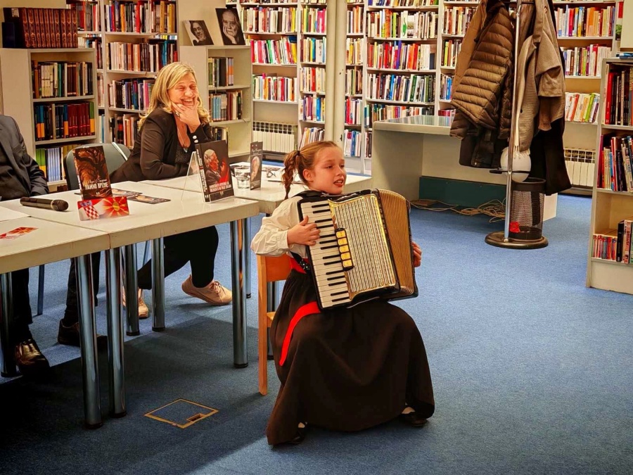 Makedonski jezik je na&scaron; identitet