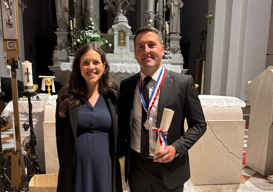 Lari Juričić primljen u Bratov&scaron;tinu hrvatskih vinskih vitezova