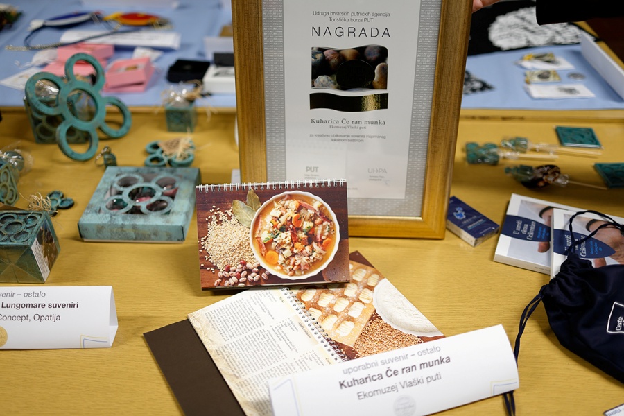 Kuharica &bdquo;Če ran munk&aring;&ldquo; Ekomuzeja Vla&scaron;ki puti