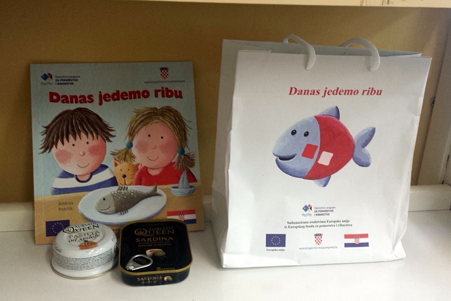 Prvašići Osnovne škole Ivo Lola Ribar Labin u kampanji ''Danas jedemo ribu''