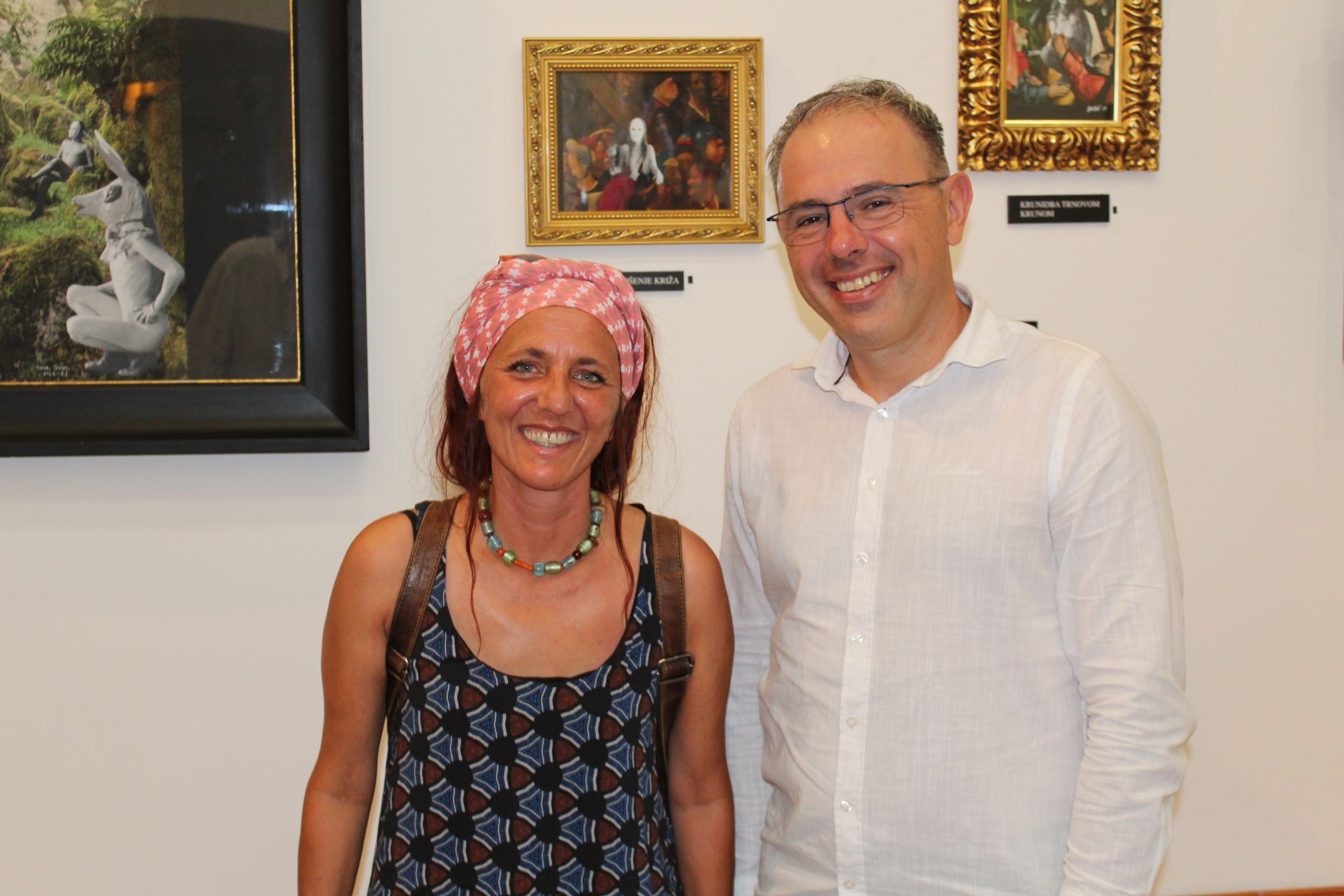 ''Igre bez granica'' oduševile publiku u Galeriji Alvona: Tina Drčar predstavila snažan ciklus kolaža