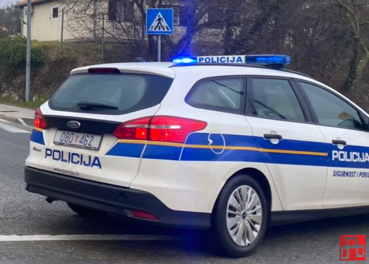 Teretno vozilo zapelo na cesti Gologorica – Gologorički Dol: promet zatvoren