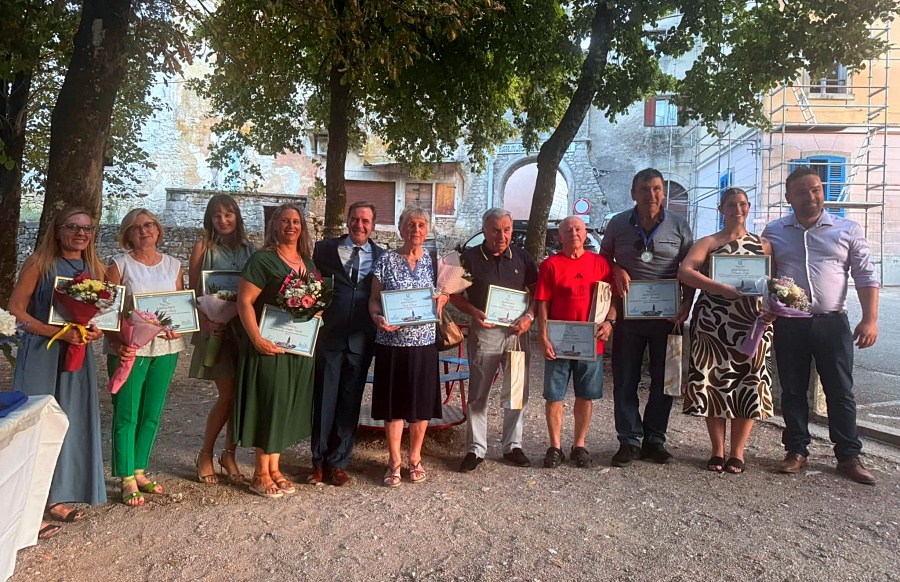 Pićan nagradio laureate: Evo kome su uručena općinska priznanja