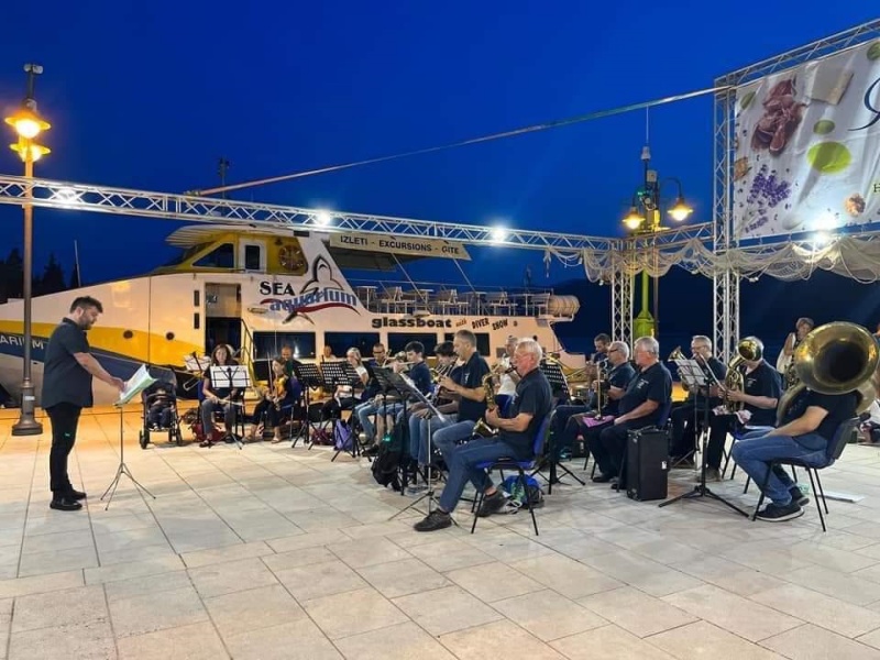 Gradski orkestar Labin u nedjelju na Rivi u Rapcu