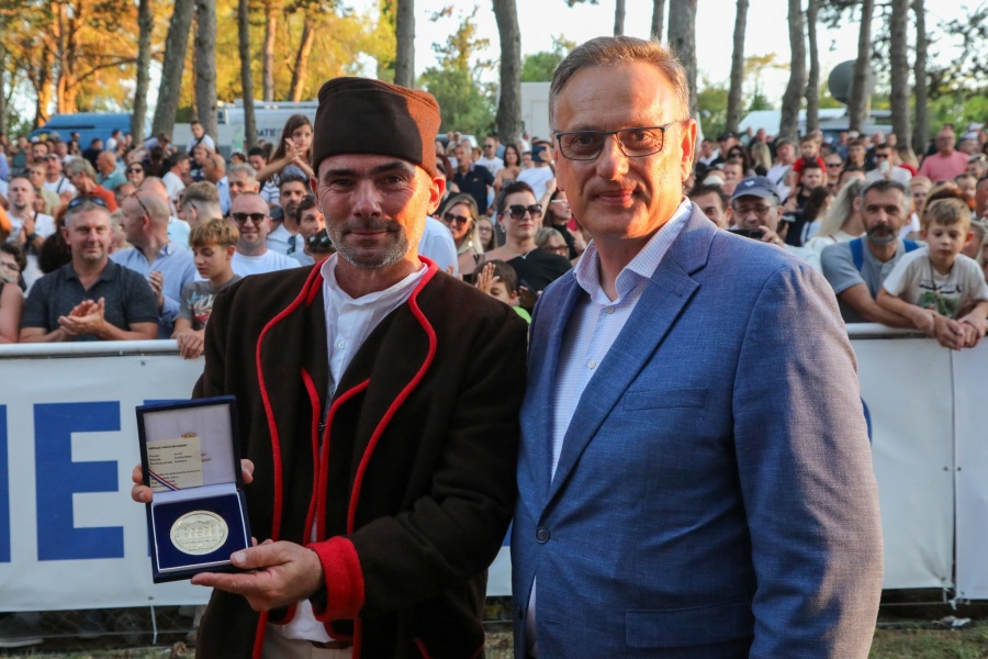 Maksimilijan Rojnić peti put slavodobitnik Trke na prstenac u Barbanu