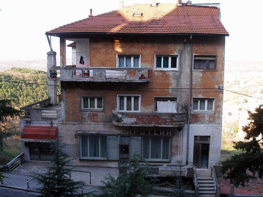 Zgradu Apoteke na usponu za stari grad Labin treba srušiti