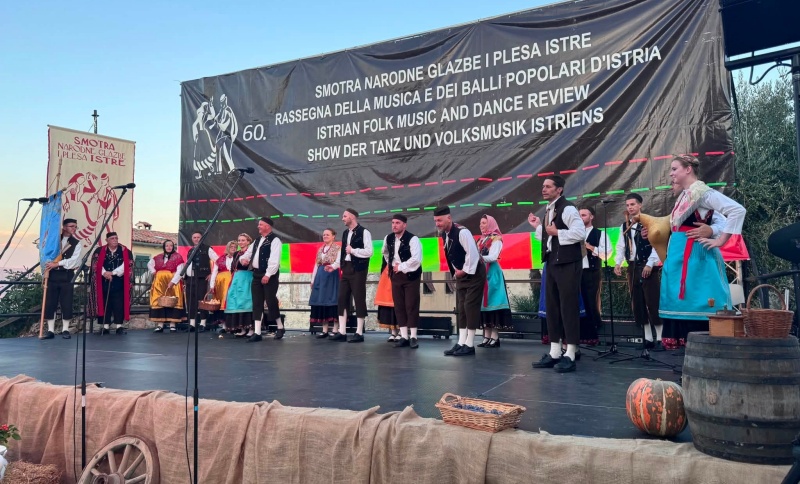 JUBILARNA SMOTRA U PIĆNU OKUPILA 280 IZVOĐAČA: Istarska tradicijska glazba i ples proslavili 60 godina