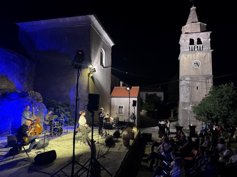 Jazz večer u kaštelu Starog grada Kršana okupila vrhunske glazbenike