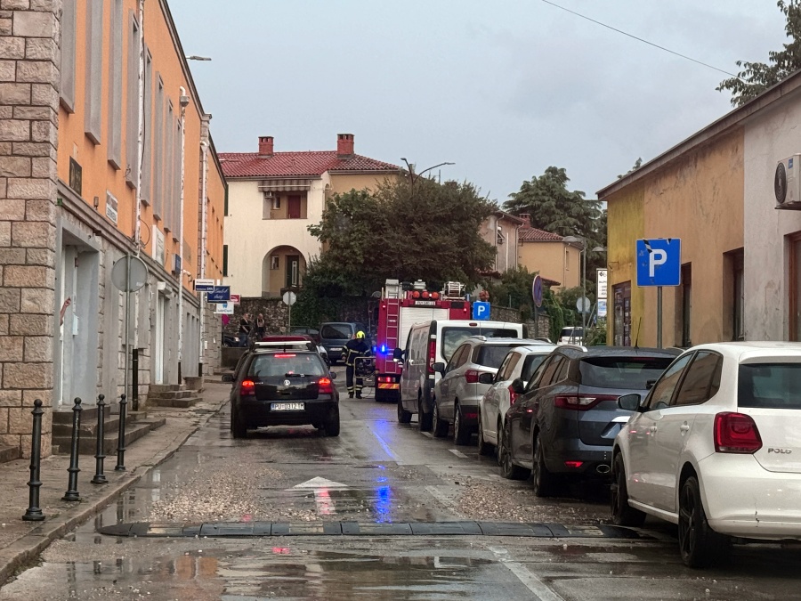 Obilna kiša u Labinu: vatrogasci dosad imali sedam intervencija