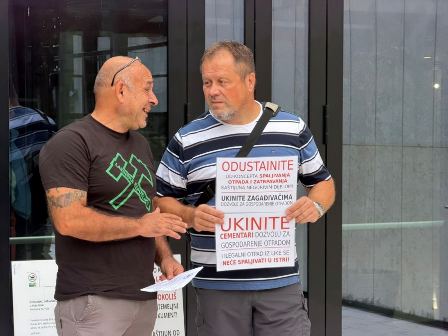 Protivnici dovozu otpada iz Gospića prosvjedovali uoči sjednice Skupštine Istarske županije