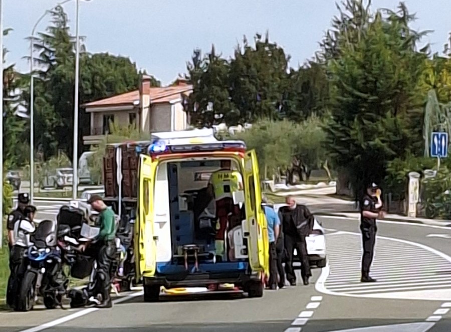 Labin: Dva motociklista ozlijeđena u prometnoj nesreći