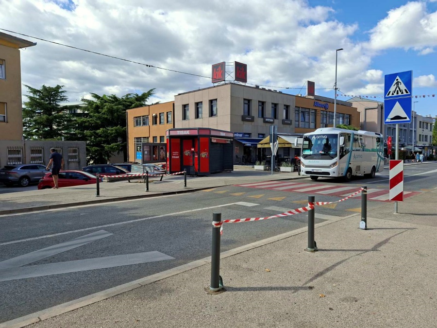 Grad Labin nakon postavljanja stupića: Ne zaobilazite prepreke, čuvajmo sigurnost djece