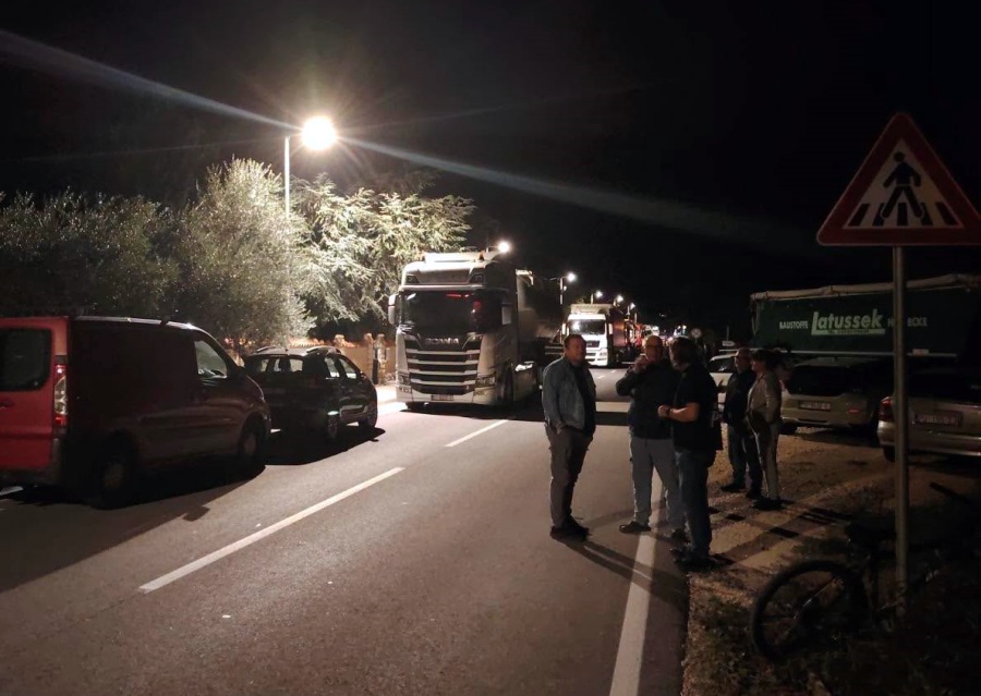 Građani Labinštine blokirali cestu prema Koromačnu: Najavljene nove blokade